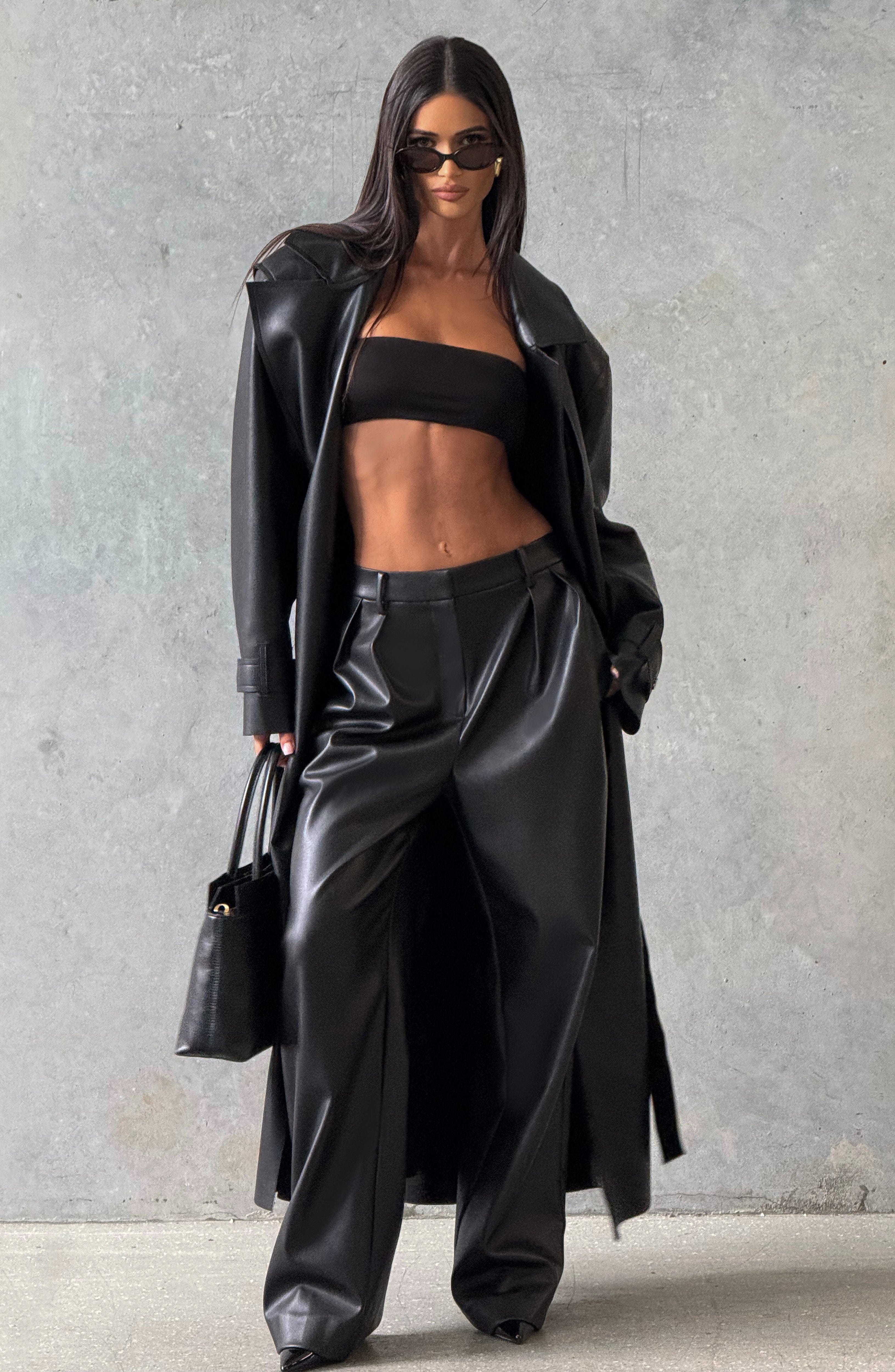 Sofía - Gabardina in Similpelle Nera