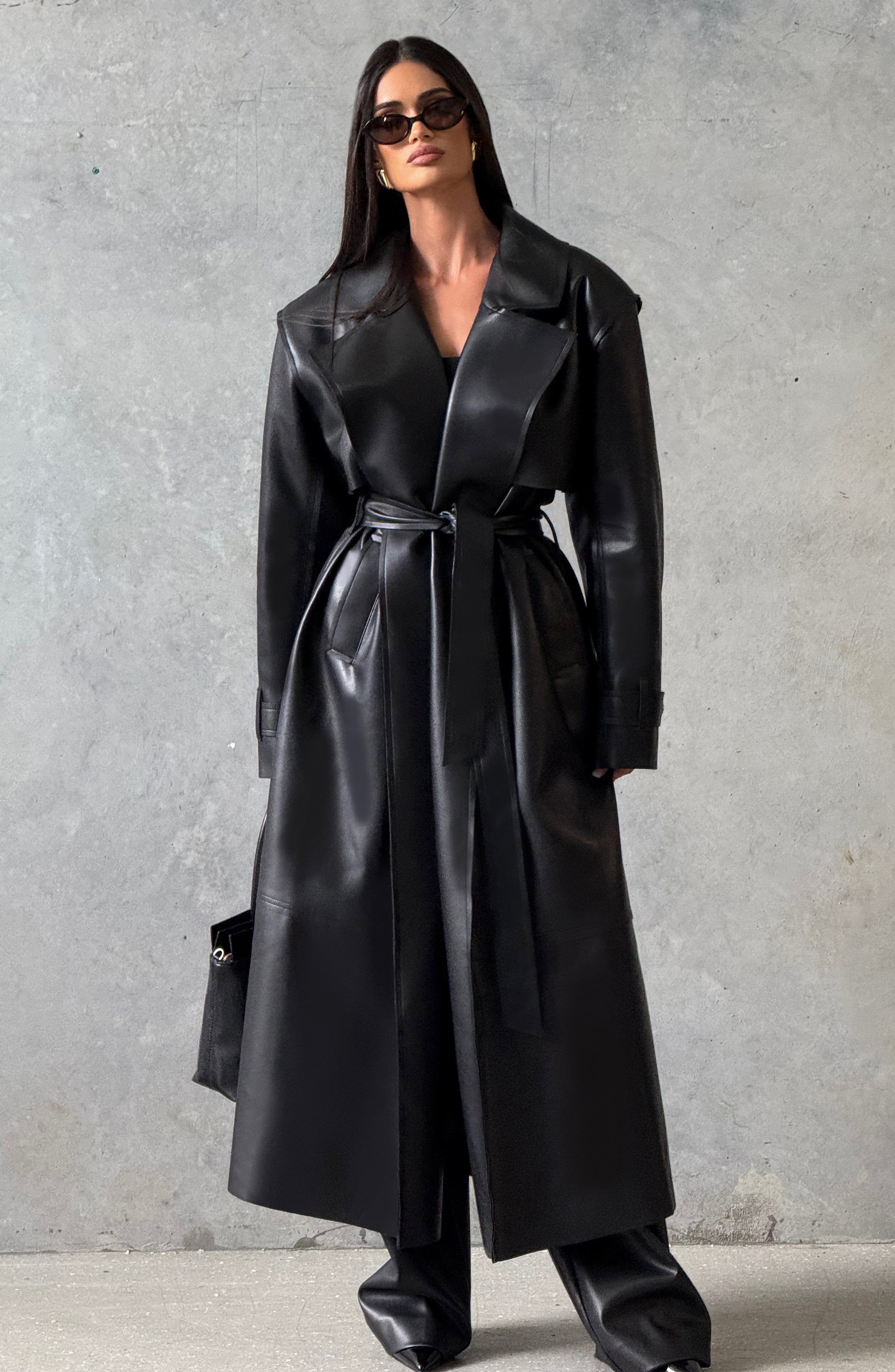 Sofía - Gabardina in Similpelle Nera