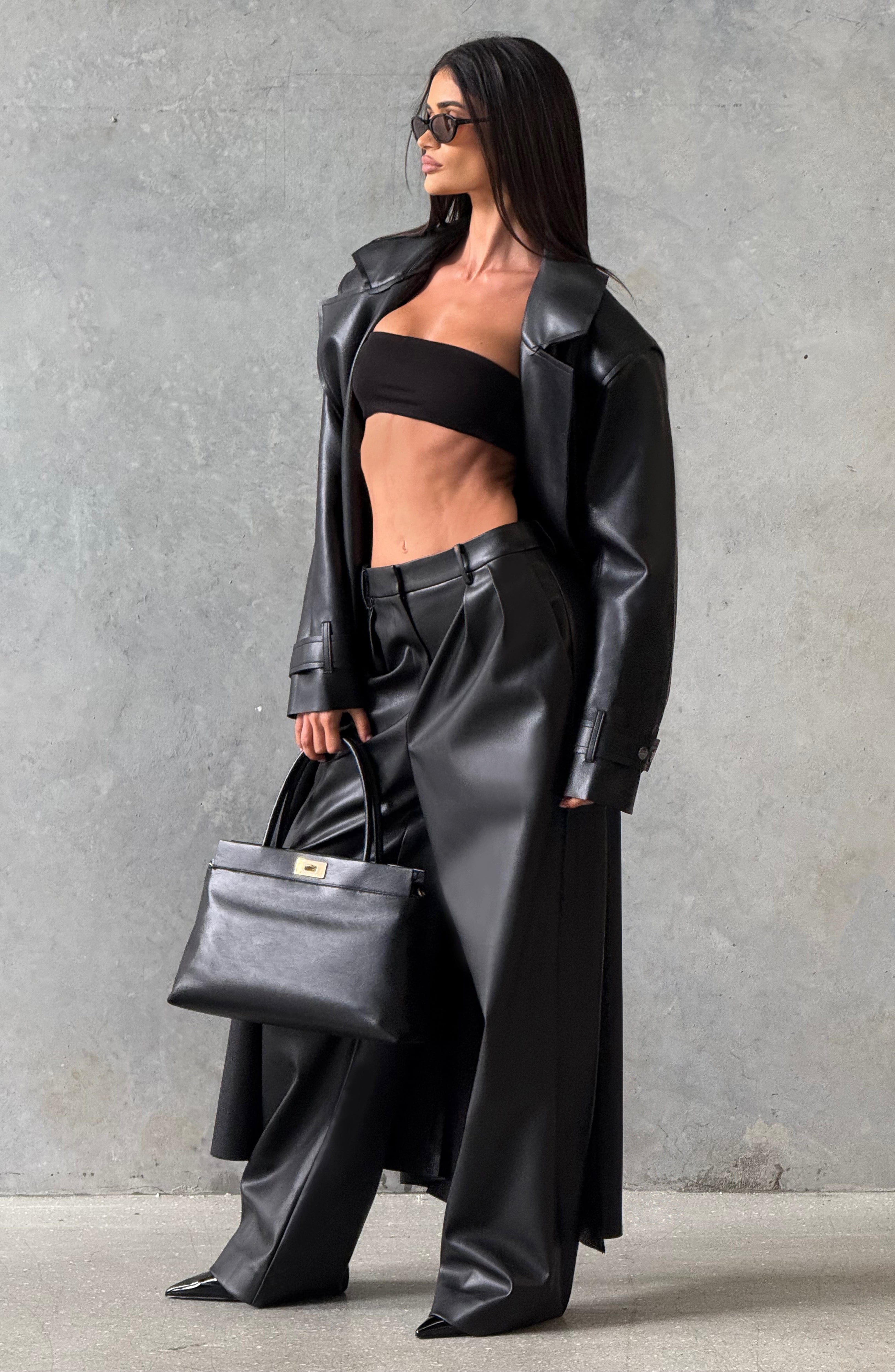 Sofía - Gabardina in Similpelle Nera