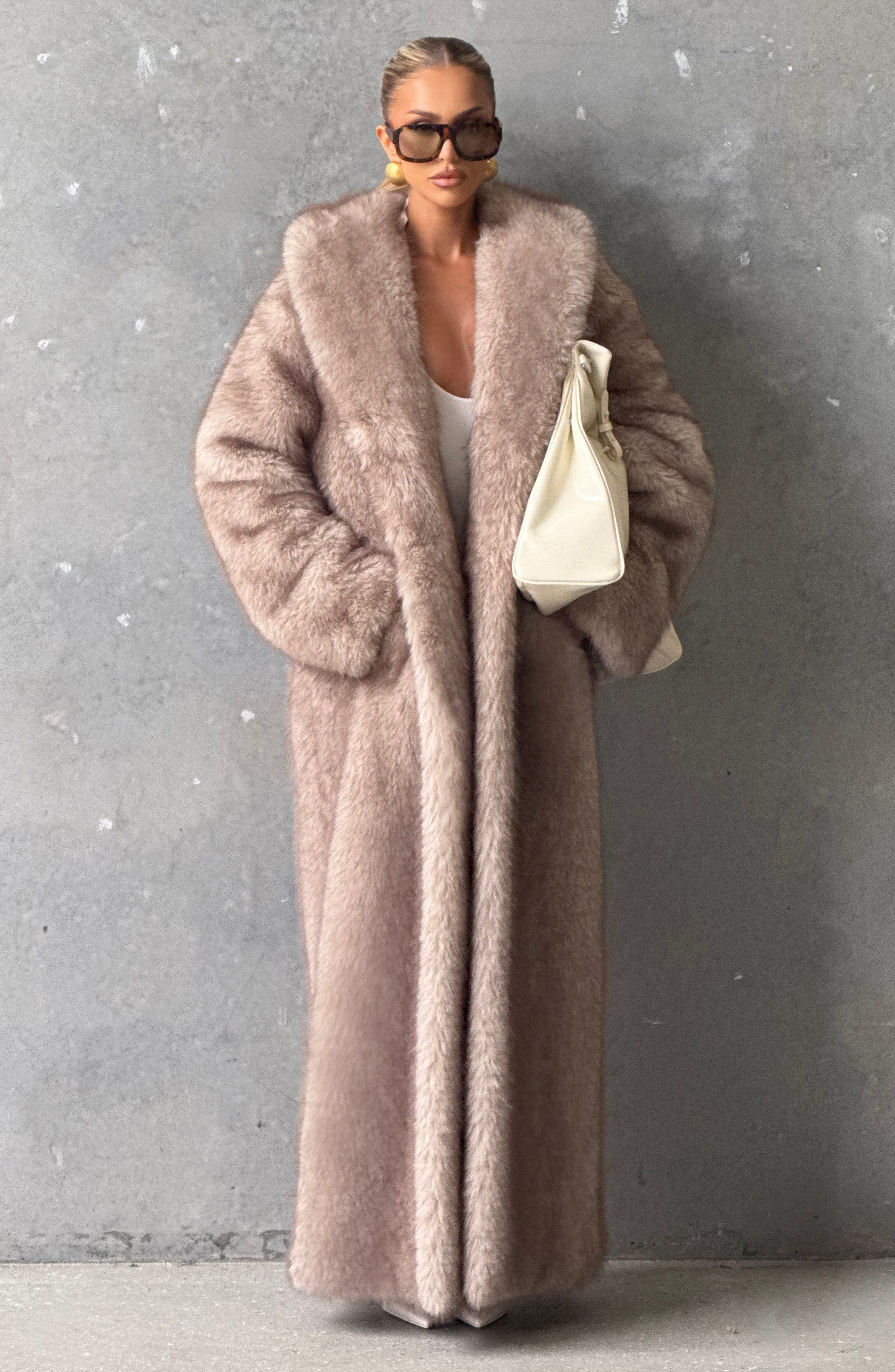 Inés - Cappotto Lungo in Eco-Pelliccia Beige