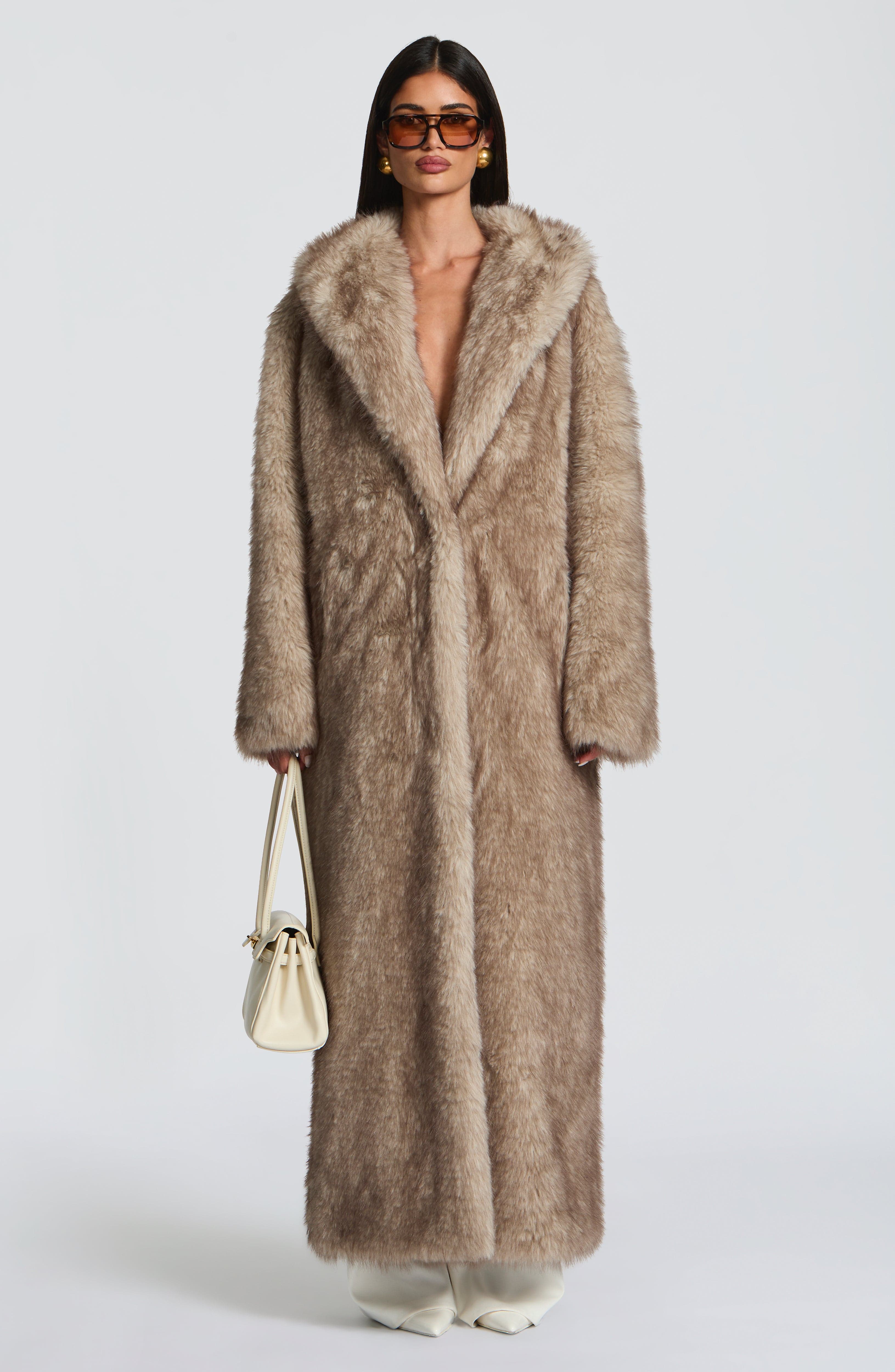 Inés - Cappotto Lungo in Eco-Pelliccia Beige