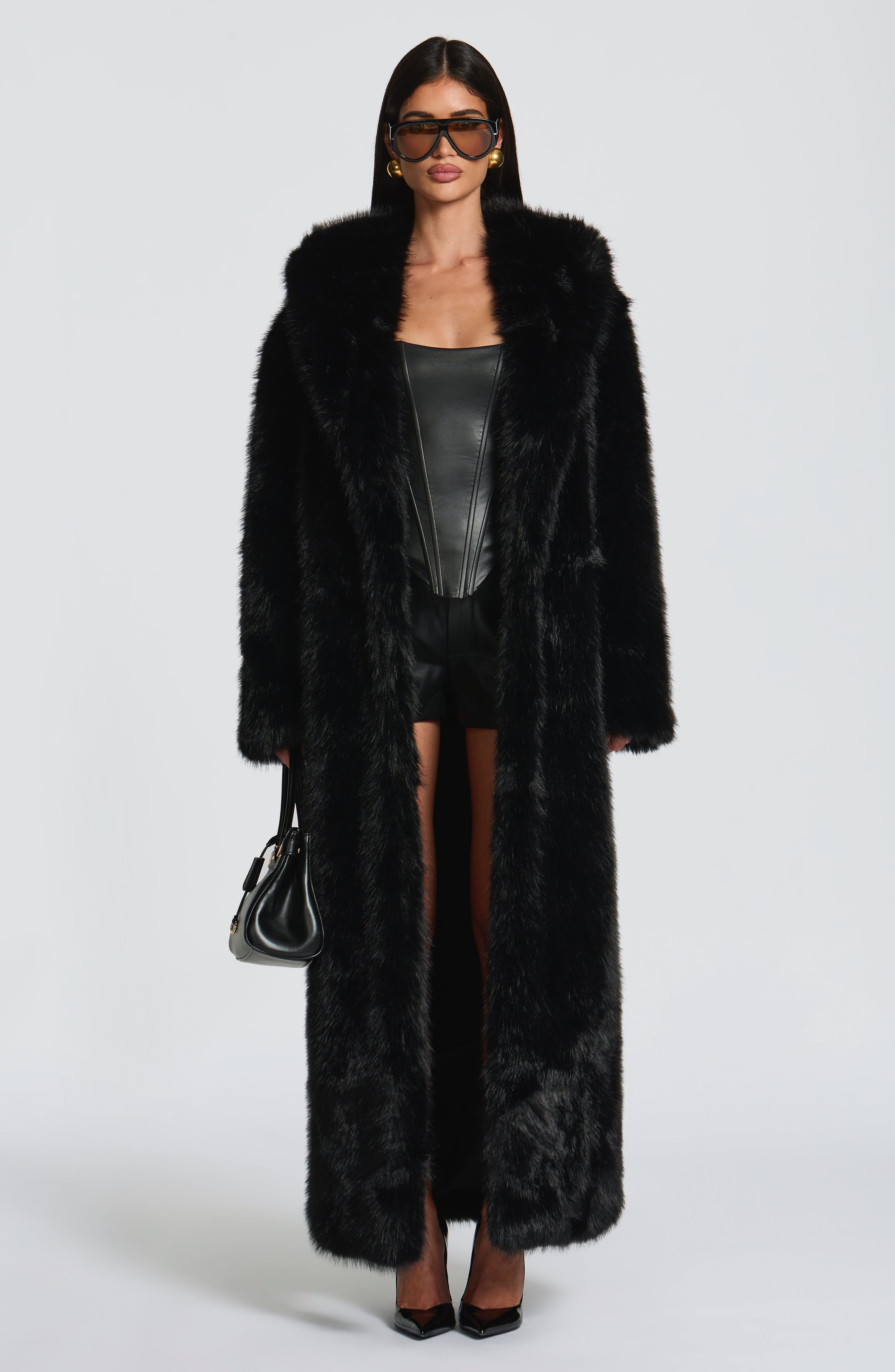 Valentina - Cappotto Lungo in Eco-Pelliccia