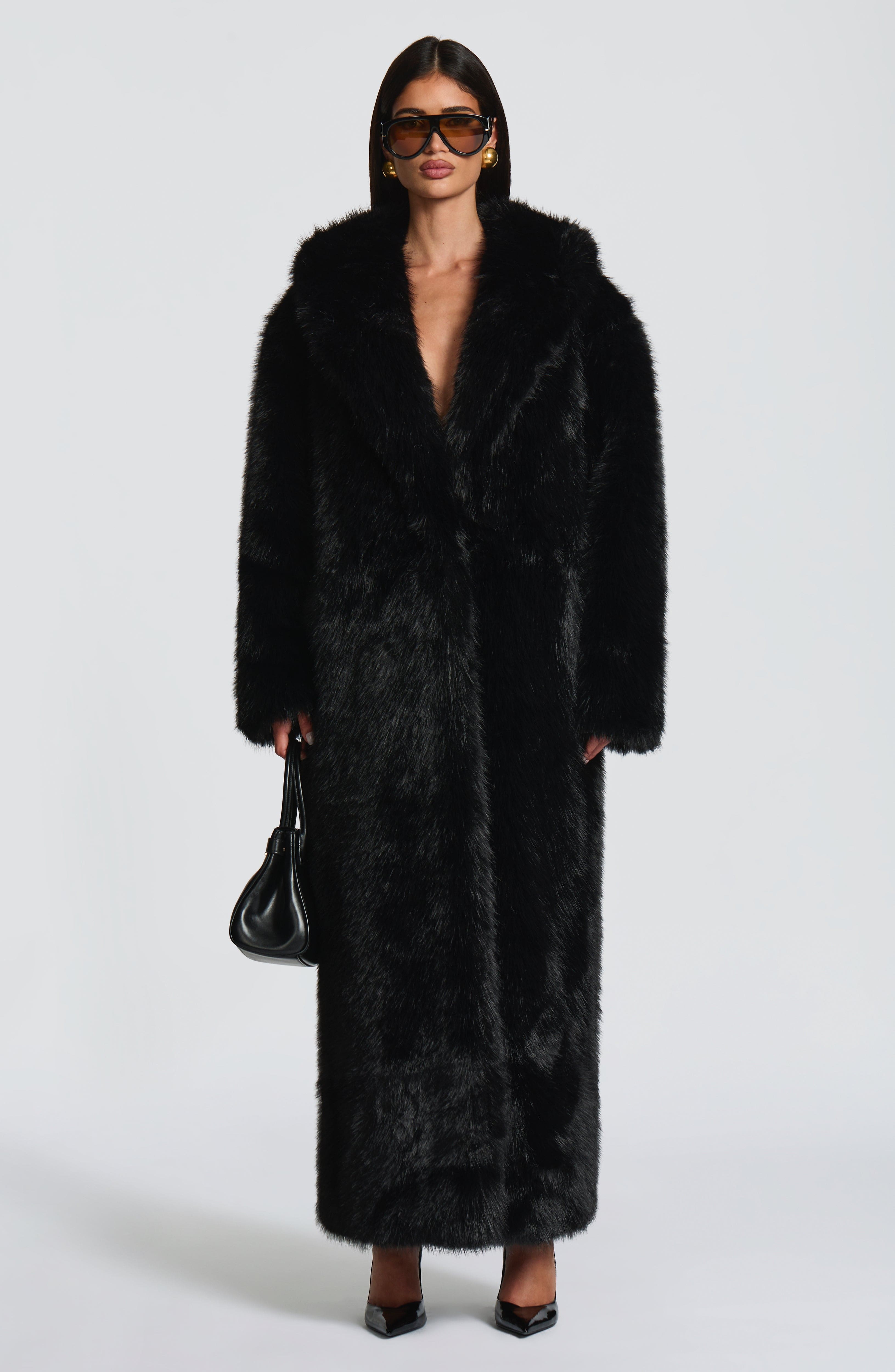 Valentina - Cappotto Lungo in Eco-Pelliccia