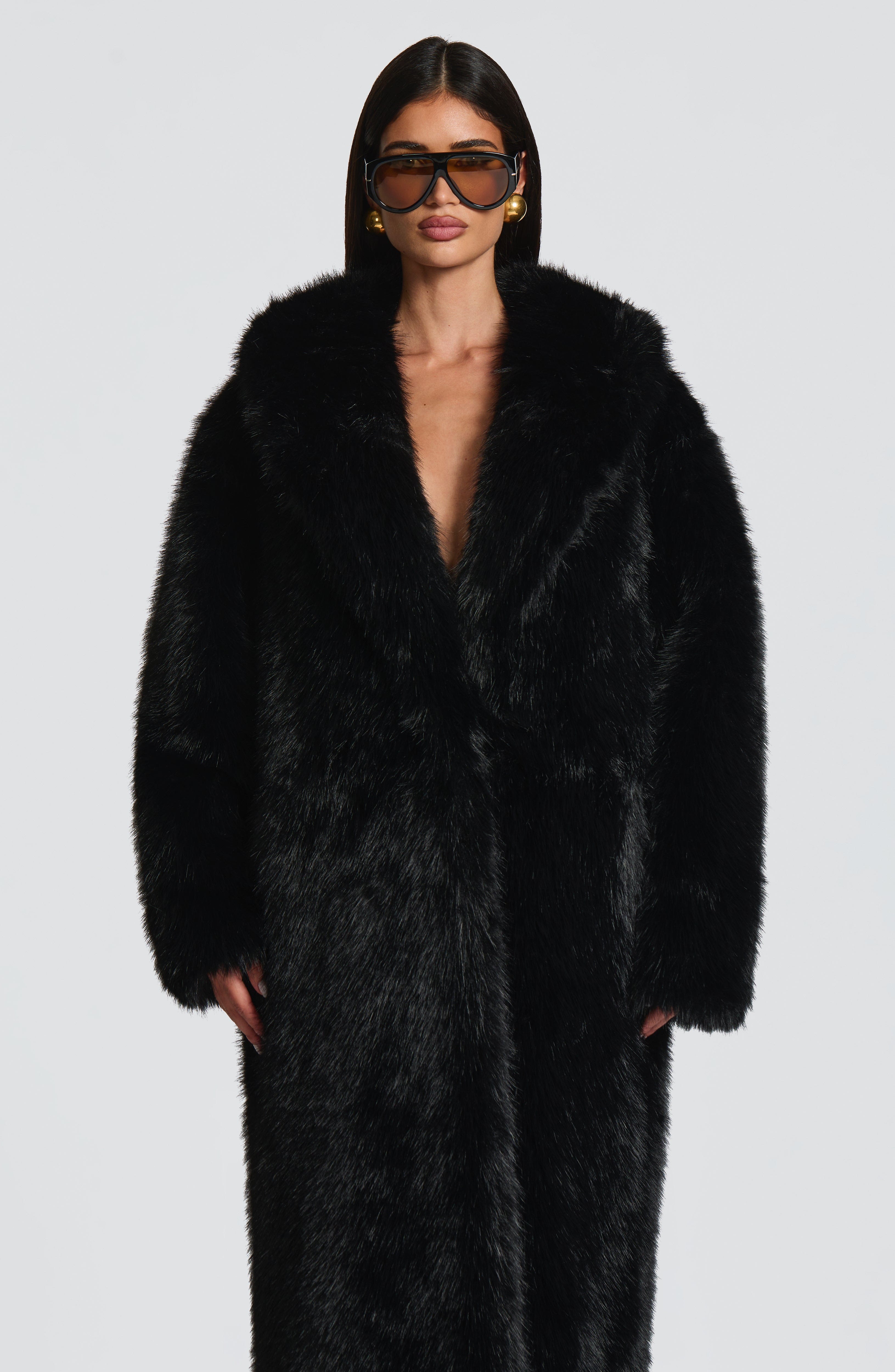 Valentina - Cappotto Lungo in Eco-Pelliccia
