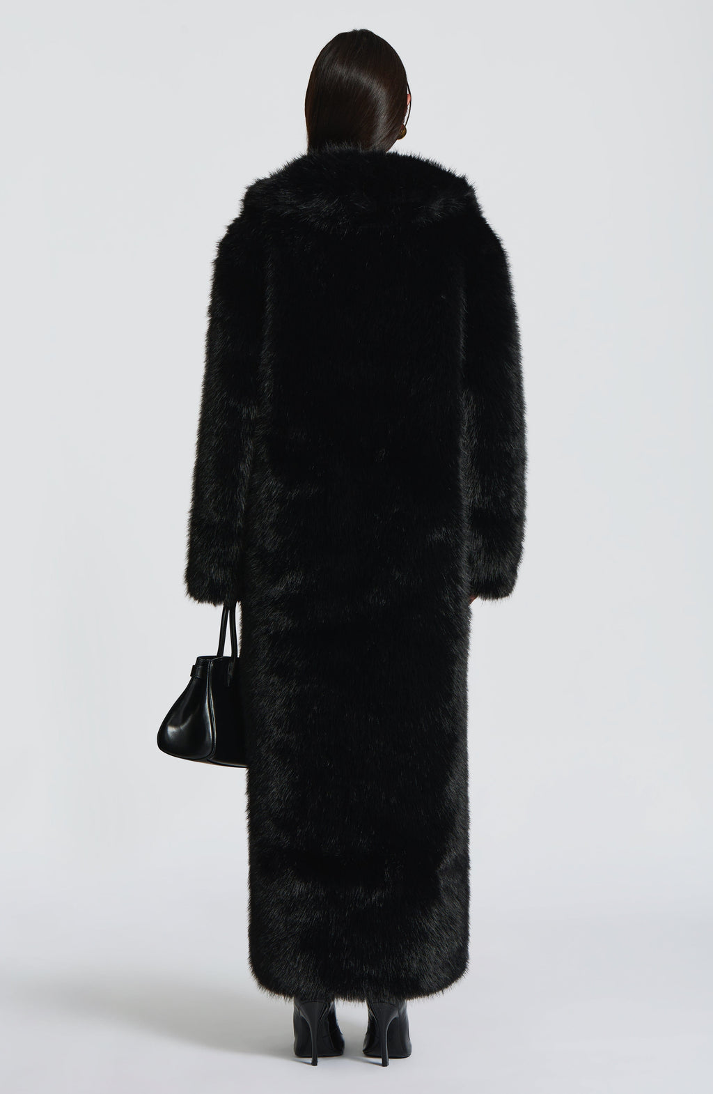 Valentina - Cappotto Lungo in Eco-Pelliccia