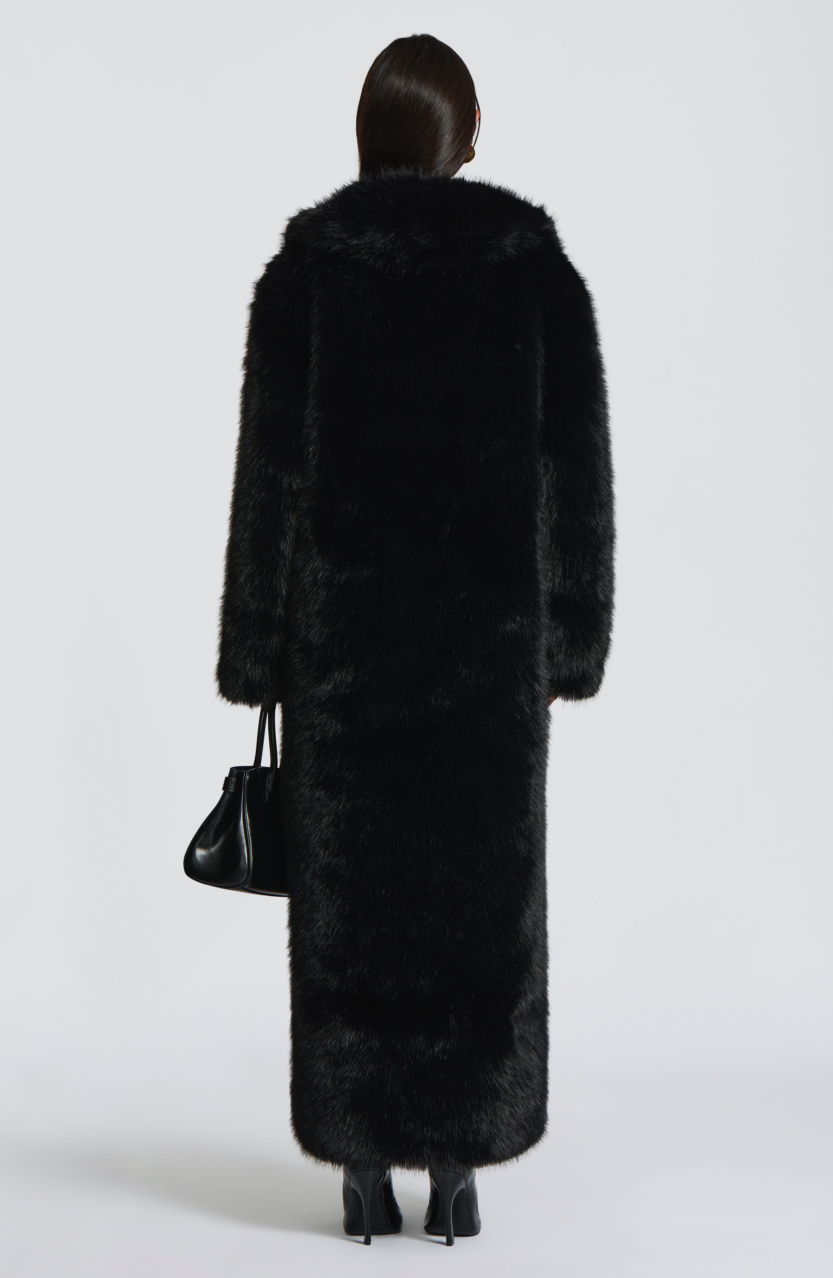 Valentina - Cappotto Lungo in Eco-Pelliccia